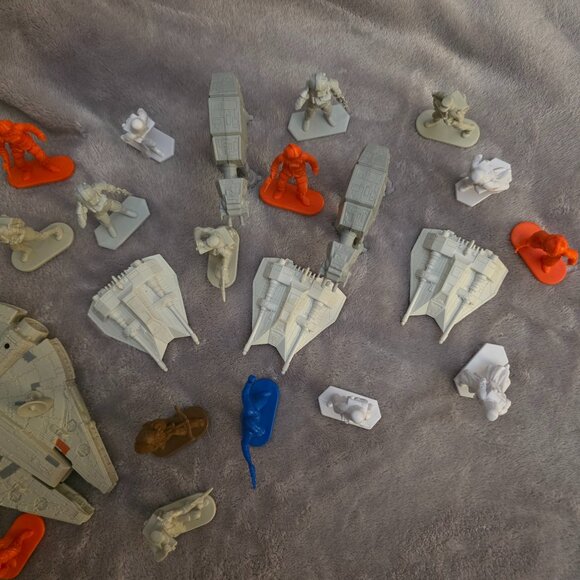 Star Wars Plastic Figures w/ Chewbacca Flashlight - Picture 3 of 9